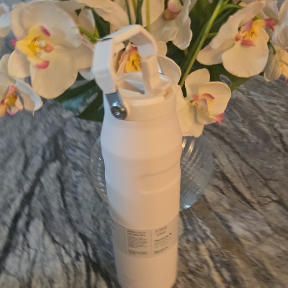 Stanley IceFlow Bottle in Cream - Picture 3 of 3
